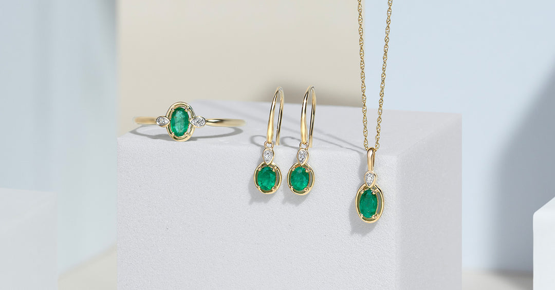 Emerald necklace for evening wear