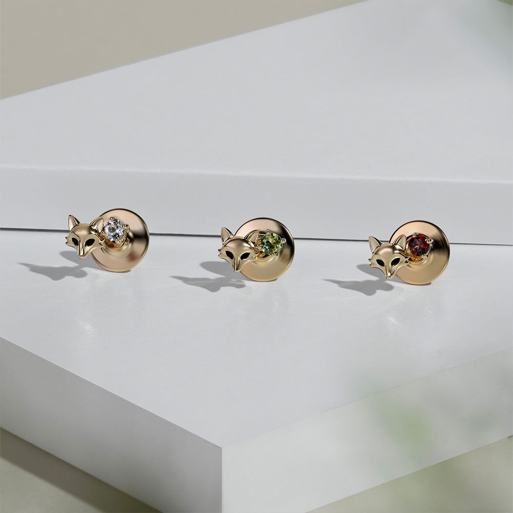Gardenia White Topaz Fox Pin In 9ct Yellow Gold