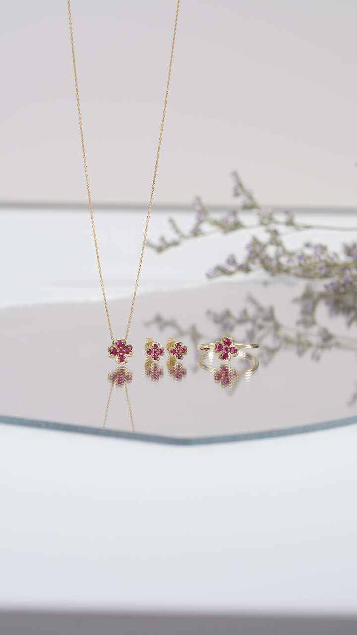 Gardenia Round Ruby Clover Pendant Necklace in 9ct Yellow Gold