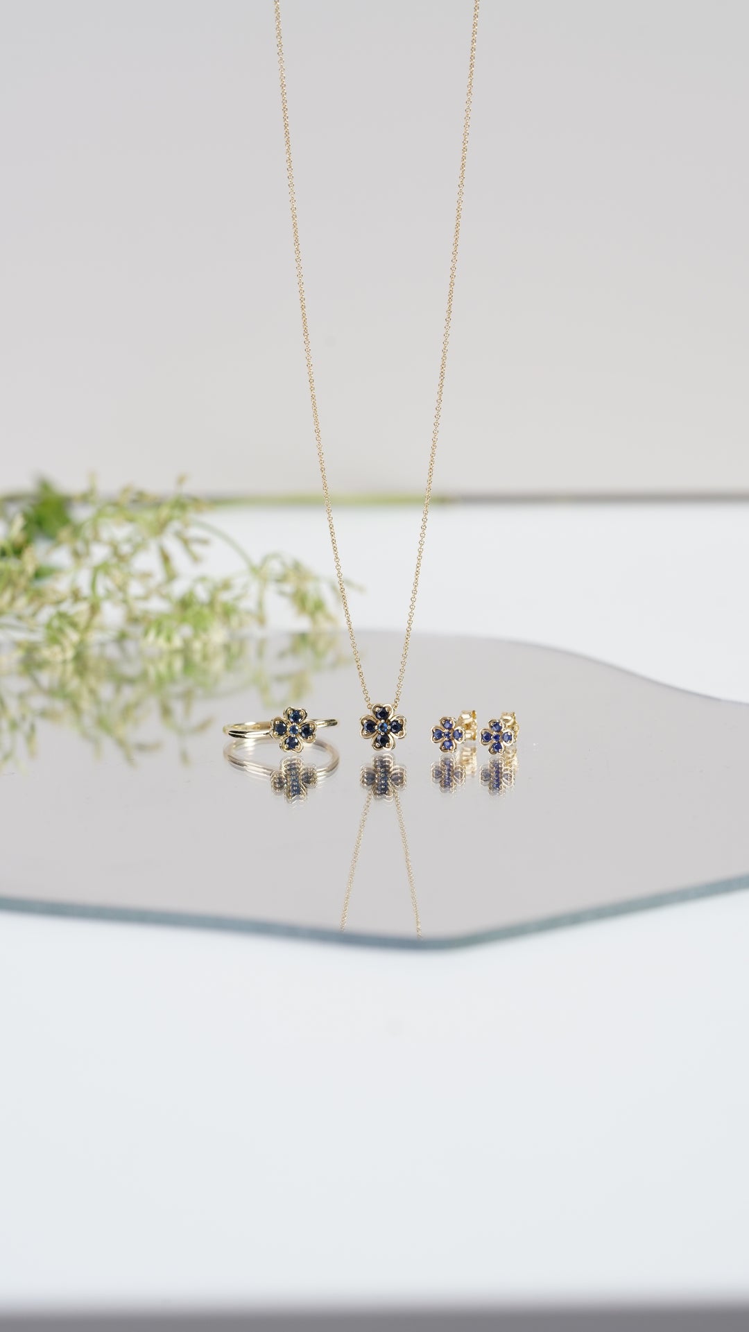Gardenia Round Sapphire Clover Pendant Necklace in 9ct Yellow Gold
