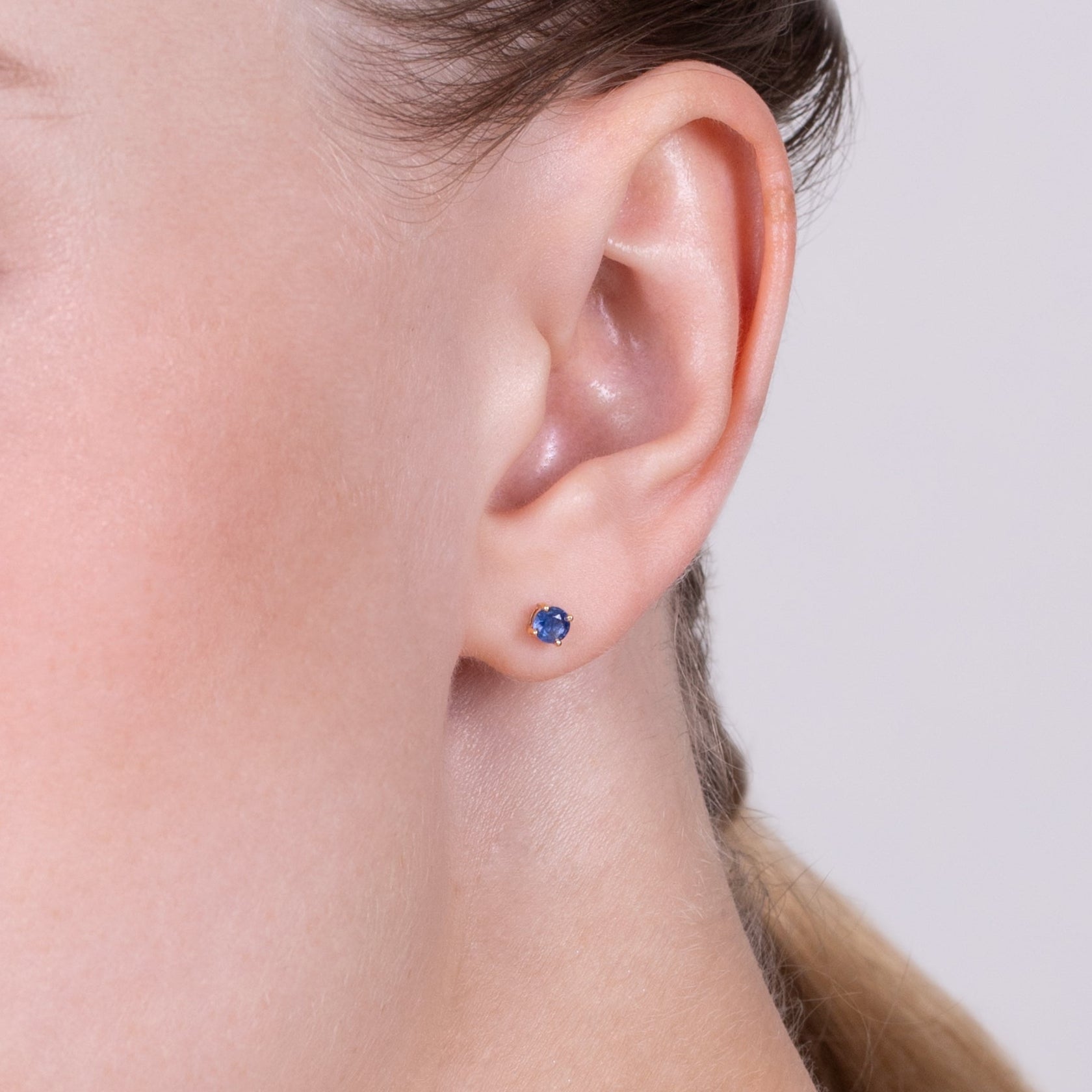 Classic Round Blue Sapphire Stud Earrings in 9ct Yellow Gold 3.5mm
