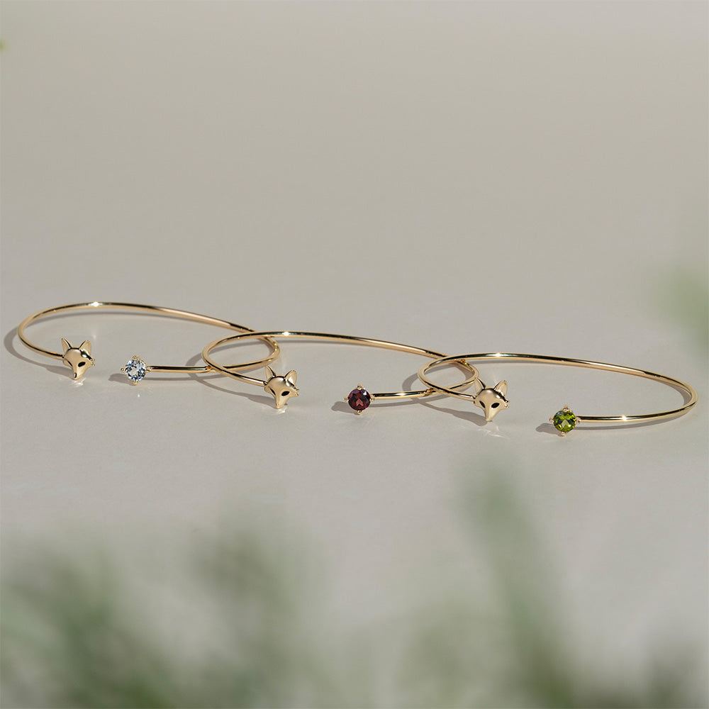 Gardenia Peridot Fox Bangle In 9ct Yellow Gold