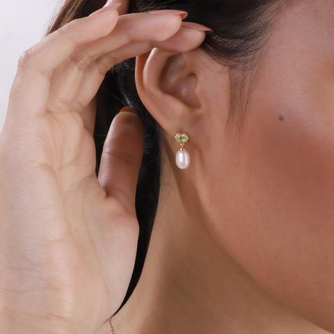 Modern Pearl & Peridot Mismatched Drop Earrings in Gold Plated Silver - Gemondo
