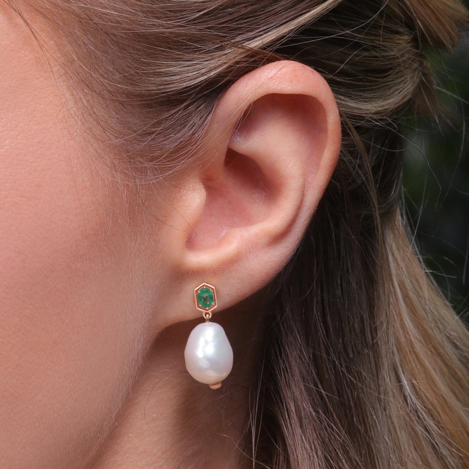 Modern Baroque Pearl & Emerald Drop Earrings in Rose Gold Plated Silver - Gemondo